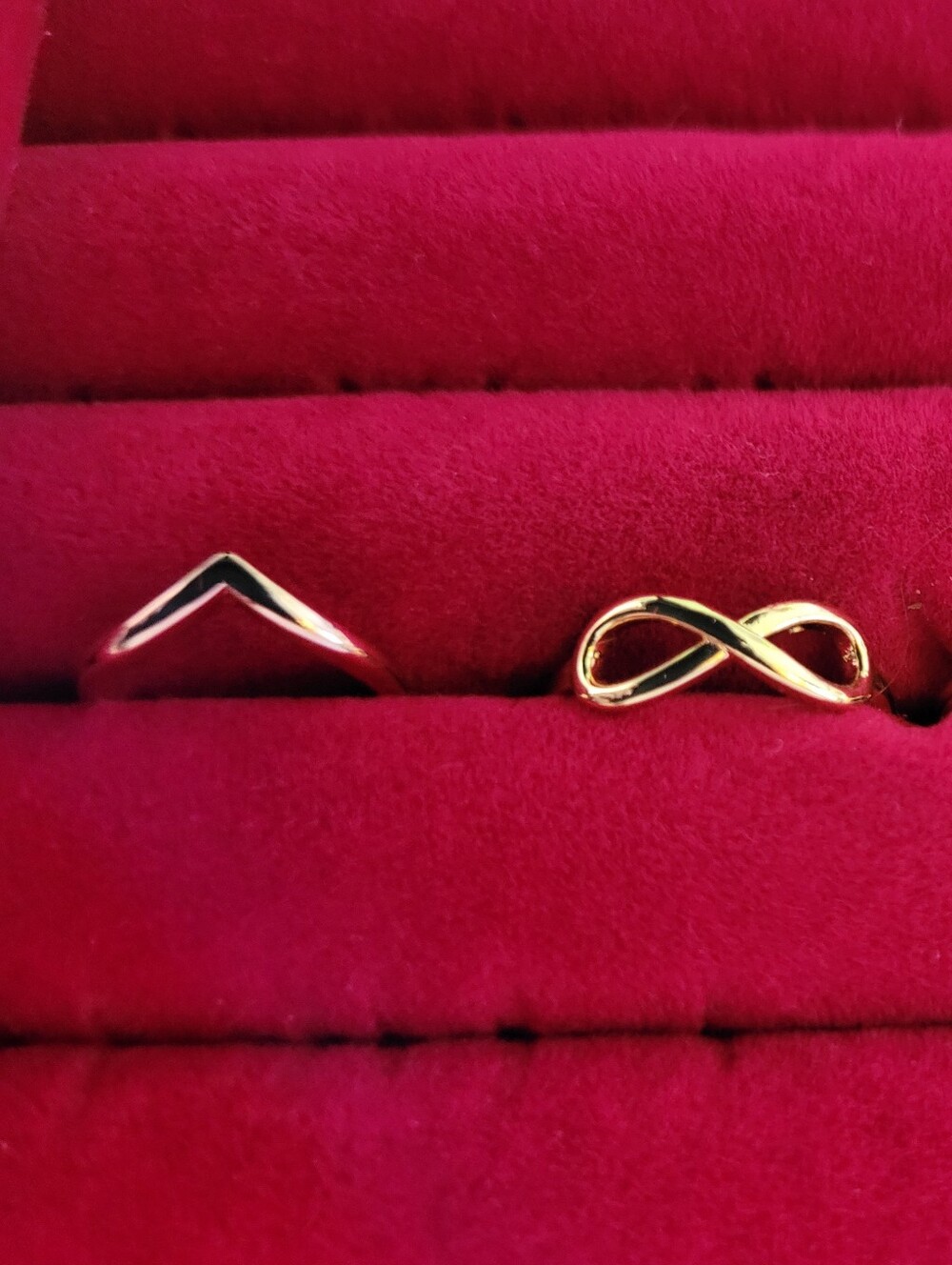 Mixed Lot of 8 Gold and Silver Tone Rings - Size 4 and under Adjustable - Picture 5 of 5